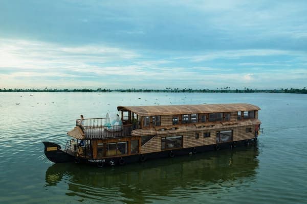 Luxury houseboat in Alleppey with jacuzzi for honeymoon backwater cruise