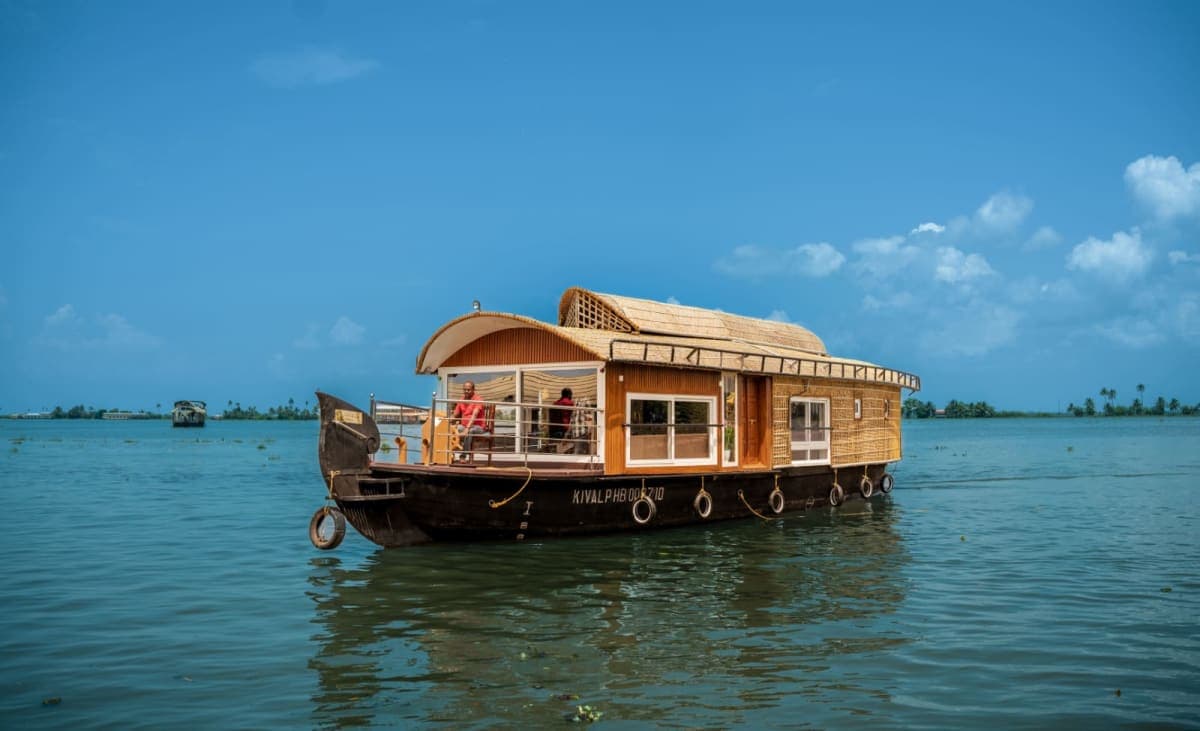 Budget Houseboat Alleppey: Prices from ₹8,000 (2026)