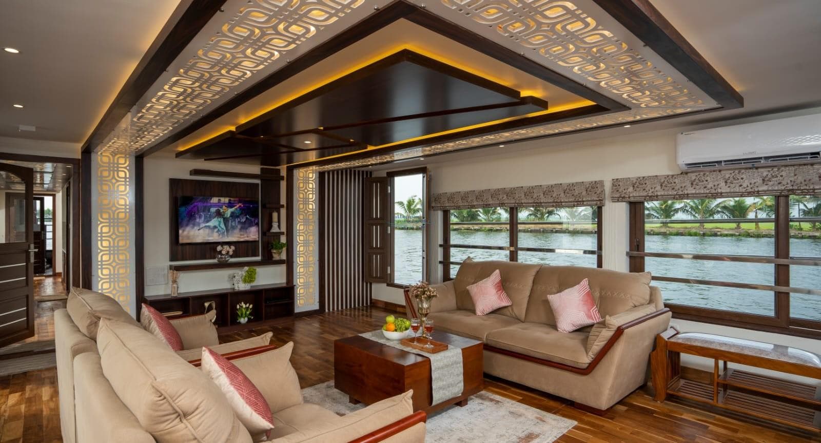 Best Family Houseboat Alleppey (2026) – Safe, Spacious & Affordable